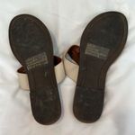 Seven7 size 9 cream and tan faux leather flip flops sandals EUC No box Photo 7