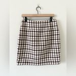 White House | Black Market Pencil Skirt in Tweed Cream, Maroon Houndstooth Size 8 Photo 5