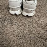 On Clouds Women's White Athletic Shoes Size 9 Photo 2