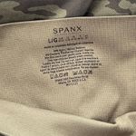 Spanx Pants Womens Large Green Sage Camo Look at Me Now Seamless Crop Leggings Photo 4