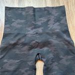 Spanx Black Camo Look at Me Now Seamless Cropped Leggings Size L Photo 3