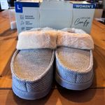 Dearfoams  women’s memory foam slip on cozy house shoes slippers gray L(9-10) Photo 4