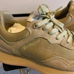 Givenchy  runner active patent leather low trainers in light pink/beige color. Photo 1