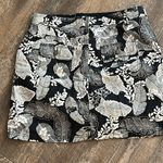 Croft & Barrow  black‎ and white leaf print classic fit skort size 10 stretch Photo 3