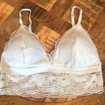Adrienne Vittadini  lace plunging v-neck adjustable strap bralette, size large Photo 0