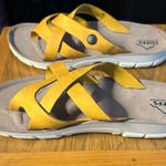 Cliffs  by White Mountain ladies sandals are a size 9. Photo 7