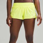 Lulu Townsend đŸ’›LULULEMON đŸ’› Hotty Hot Low-Rise Lined Short 2.5"
Electric Lemon EUC Photo 2