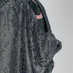 Cable & Gauge  Woman’s XL Hunter Green Lace, Split Short Sleeve Top. Photo 1