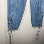 Missguided Riot High-Rise Light Wash Blue Denim Mom Jeans Women's Size 25 Photo 2
