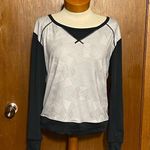 Fabletics Sportswear Woman's Long Sleeve Running Workout Shirt Size Small Photo 0