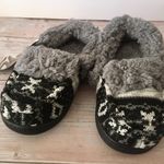 Muk Luks Slippers, Size 7/8 Black Photo 2