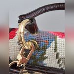 Clever Carriage Hand Photo 5