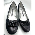Madeline Flats Shoes, Size 7.5 M Black leather upper metallic Photo 4