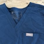 FIGS Catarina One Pocket Scrub Top – Women’s XXS Blue Technical Collection Photo 1