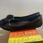 Baretraps  Lynsey 9 1/2 medium women's‎ Black Flats Photo 4