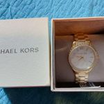 Michael Kors  MK6870 LAYTON WHITE DIAL GOLD TONE BRACELET BAND WOMENS WATCH. Photo 1