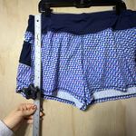 Athleta Women’s Running Shorts XL –Geometric Print, Phone Pockets, Zip Waistband Photo 3