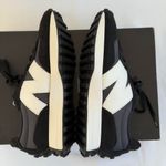 New Balance Figs 327 in Black, Size 8.5 Photo 4