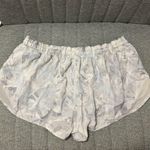 Lululemon  white jasmine multi hotty hot shorts Photo 2