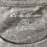Eddie Bauer  Men’s short sleeve Basic Tee in heather gray size Large Photo 3