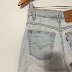 Levi's VTG Levi’s • high waisted light wash mom 550 jeans sz 0 / 25 Photo 5