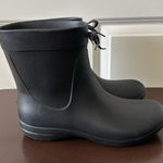 Crocs  Women’s Black Freesail Shorty Rain Boots Size 9 Photo 0