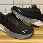 Hoka Women’s  One Black White Arahi 6 Running Active Sneakers Shoes Size 7 B Photo 0