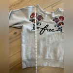 Aritzia  - Wilfred Free Gray Floral Embroidered Crew Neck Sweatshirt XXS Photo 4