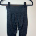 Vuori Daily Jogger Leggings Black Camo High Rise 7/8 Gym Stretch FLAW Women's XS Photo 11