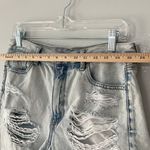 American Eagle Mom Short Ripped Size 8 Light Wash Photo 2