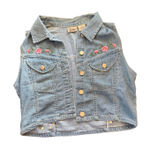 Carriage Court Sport Blue Jean denim vest with embroidered‎ flowers floral Size M Photo 0