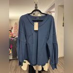 Elegant Navy V Photo 3