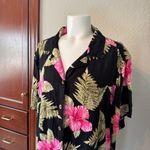 Havana Jack’s Cafe Hawaiian Floral Button Photo 1