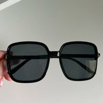 Black Square Sunglasses Photo 1