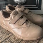 SAS Women's Me Too Leather Adjustable Closure Shoes L5902332 Brown Size 8.5 Photo 0