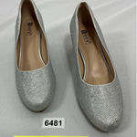 Womans NWD Idifu Slipon Pumps Size 9 Silver Block Heel Round Toe Photo 0