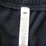 Alo Yoga NWT  Unisex U5013RG Accolade Sweatpant in Navy Blue Jogger L Photo 3
