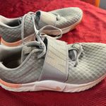 Nike Women’s size 8.5  Light Gray Sneakers Photo 2