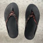 OOFOS Women's Black and Pink Flip Flops Size 8 Photo 0