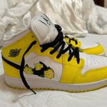 Jordan Air 1 Mids (GS) Photo 2