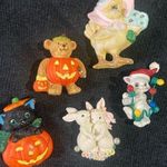 VTG. AVON Lot 5 HALLOWEEN CAT BEAR BUNNY CHICK PINS Christmas Easter BROOCH NEW Orange Photo 0
