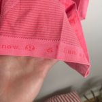 Lululemon  Run Swiftly Tech Short Sleeve Pink Lace Floral Crew‎ Neck Size 6 RARE! Photo 4