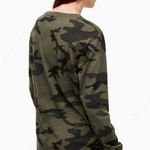 Aritzia / TNA Chiemsee Camo T-Shirt in Grapeleaf & Peat NWOT Photo 5