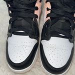 Nike Air Jordan 1 Mid Photo 2