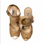 Dune London  tan patent leather cross toe size 7 sandal. Photo 1