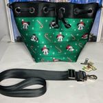 Disney parks x harveys Medium Park Hopper / Mickey & Minnie Christmas bucket bag Green Photo 0