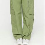 Forever 21 NWT Zipper-Pocket Cargo Pants in Olive Green - Size M Photo 1