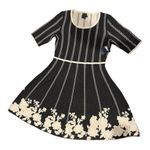 Gabby Skye NWT Knit Gray & White dress with flows at the bottom hem size large Photo 6