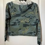 Forever 21 Green Camo Cropped Hoodie Size M Photo 1