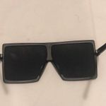 Black Oversized Sunglasses Photo 1